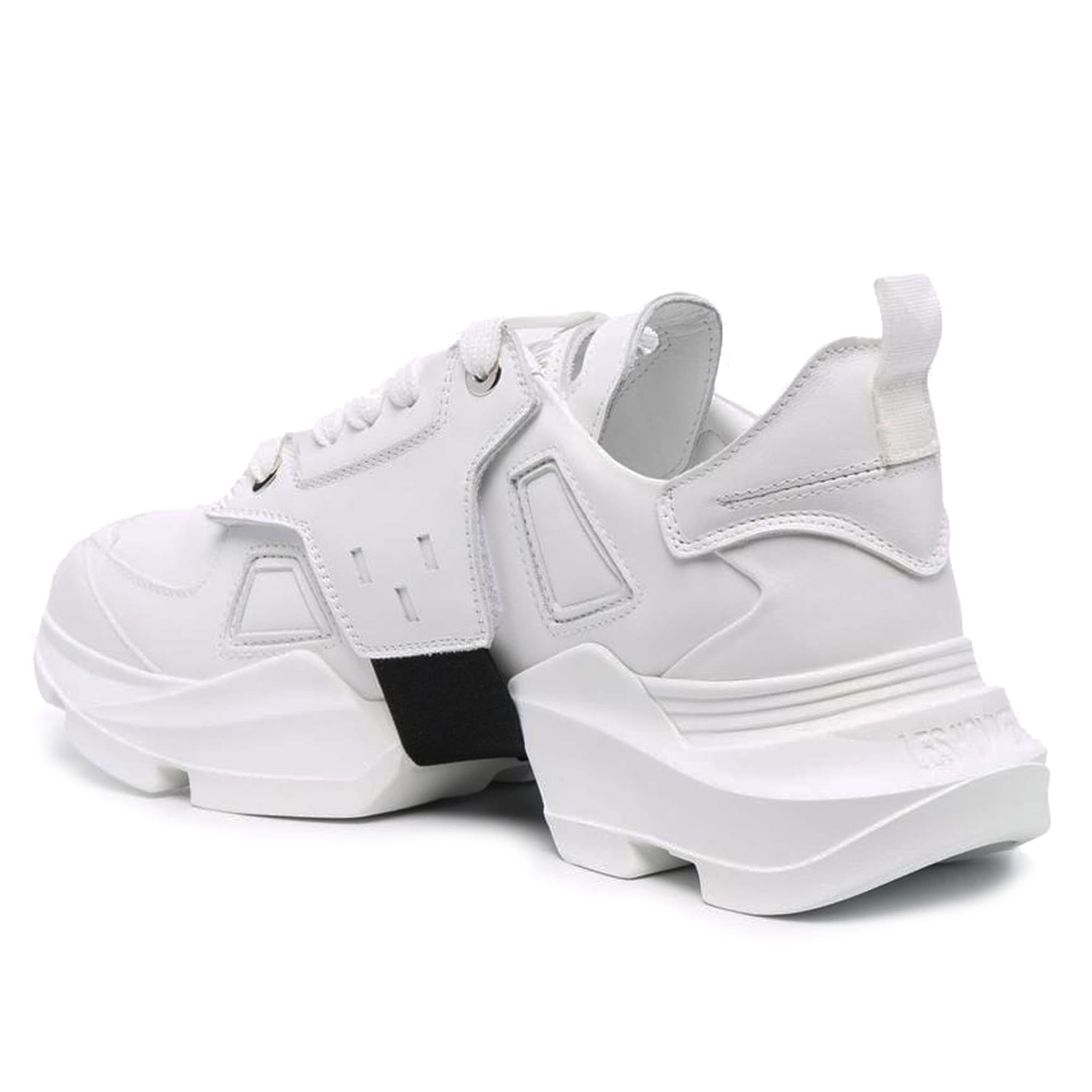 Low-top trainers
